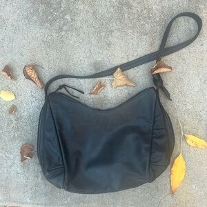 FOX Creek leather bag 

MADE IN USA foxtreekleather.com